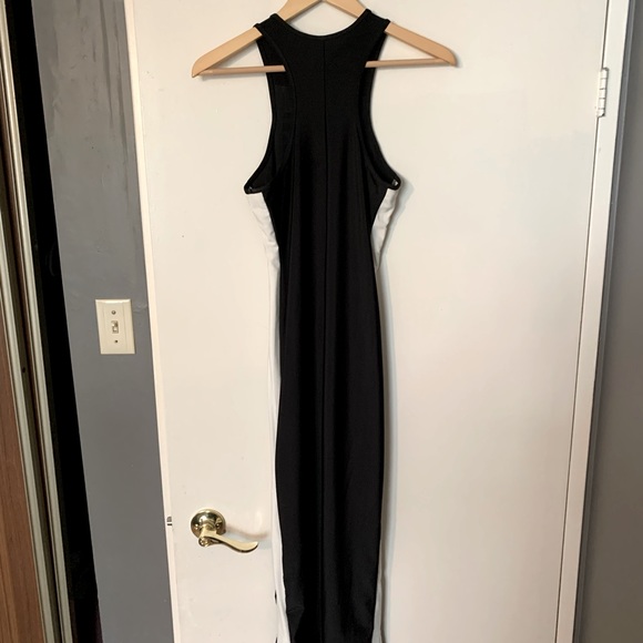 H&M black dress, worn once excellent condition. Rare style - Picture 4 of 4